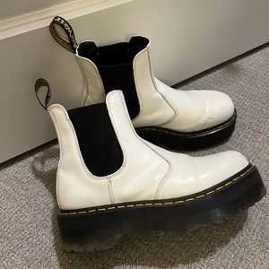 Dr. Marten 2976 SMOOTH LEATHER PLATFORM CHELSEA BOOTS